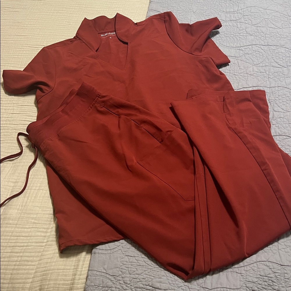 Mandala Scrub Set - XL- Fired Brick
High Waisted Cargos
Multi Wear Collar Top